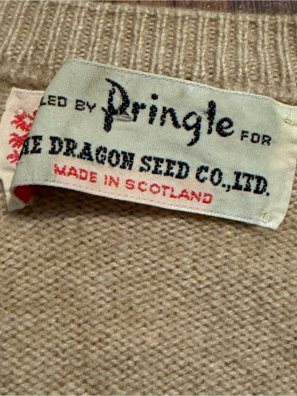 Vintage Pringle of Scotland 100% Cashmere Argyle V-Neck Sweater Size 38 Tan Brow - Picture 2 of 5